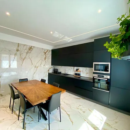 Glicine Apartment
