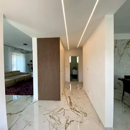 Glicine Apartment *